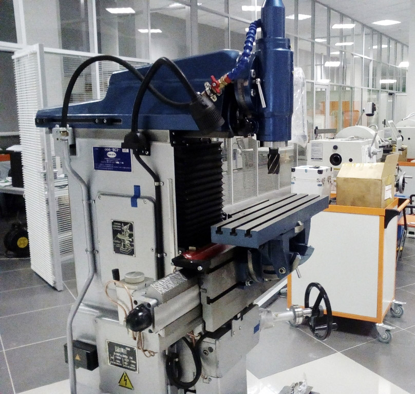 Фото універсального фрезерного верстата СФ-676